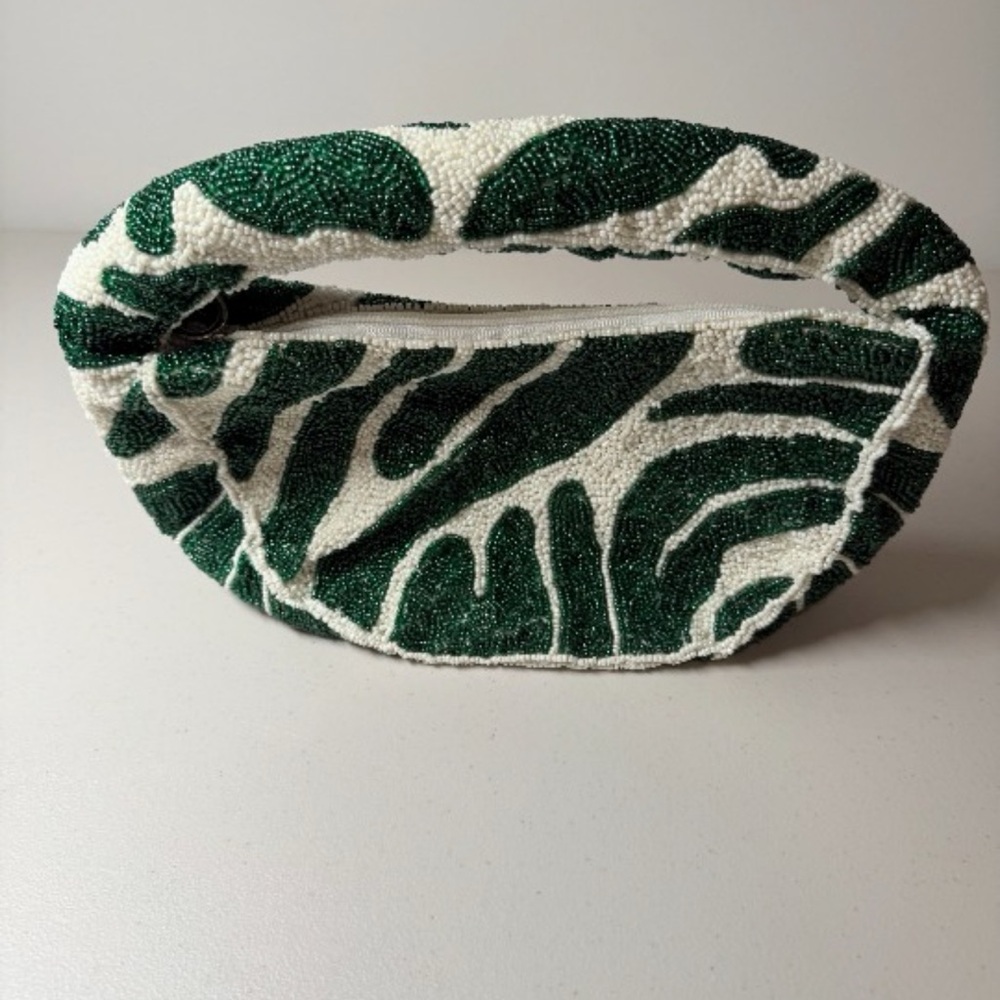 Green and White Beaded Clutch - Picture 4 of 8